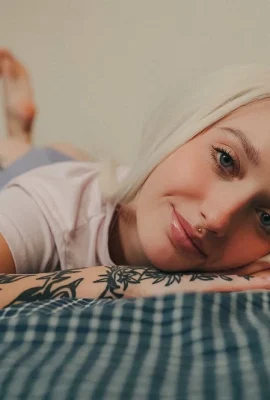 [Suicide Girls] 01 juin 2025 – Thelolaboop – yeux de la chambre [42p]