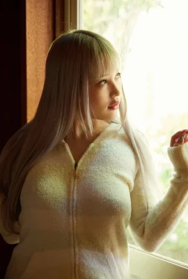 (Blanche-Neige) Les seins abondants débordent … pour capturer tous les fans (27 photos)